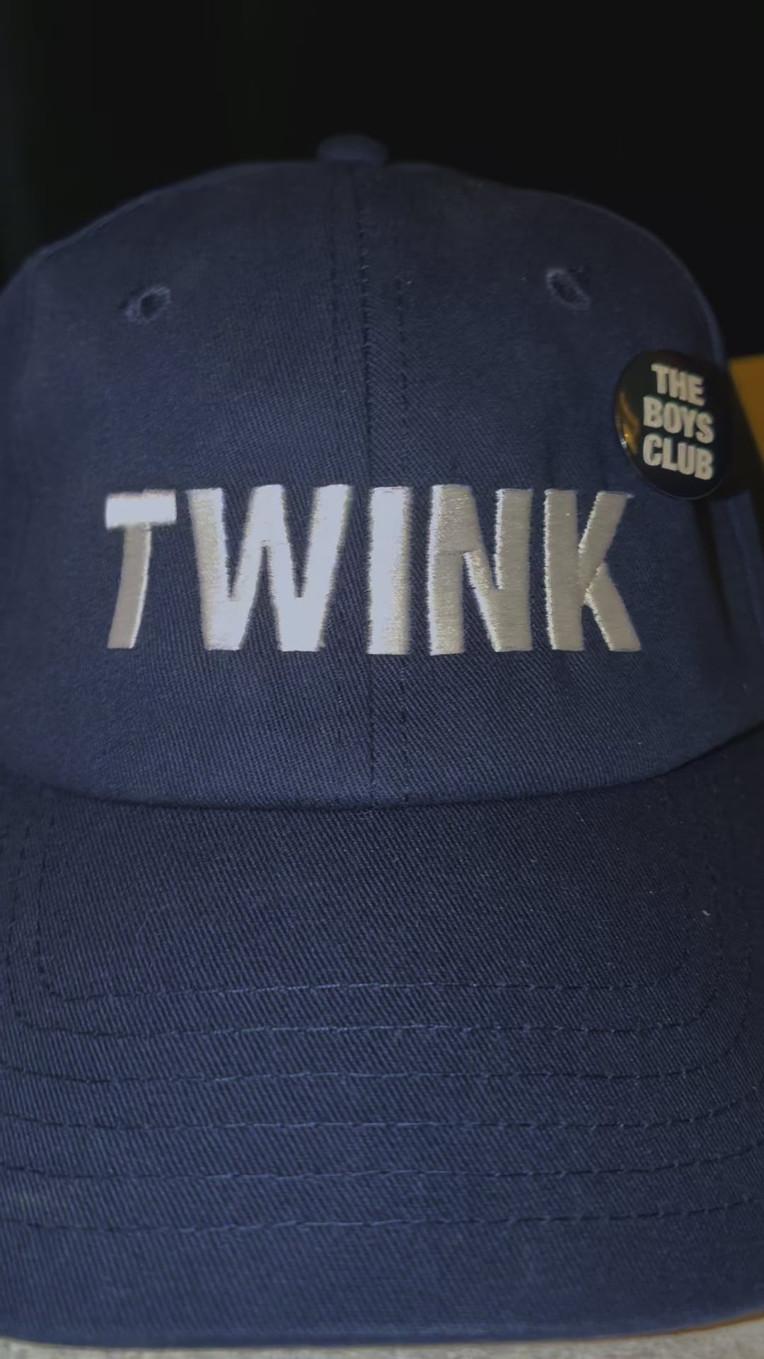 Video laden: "TWINK" Cap